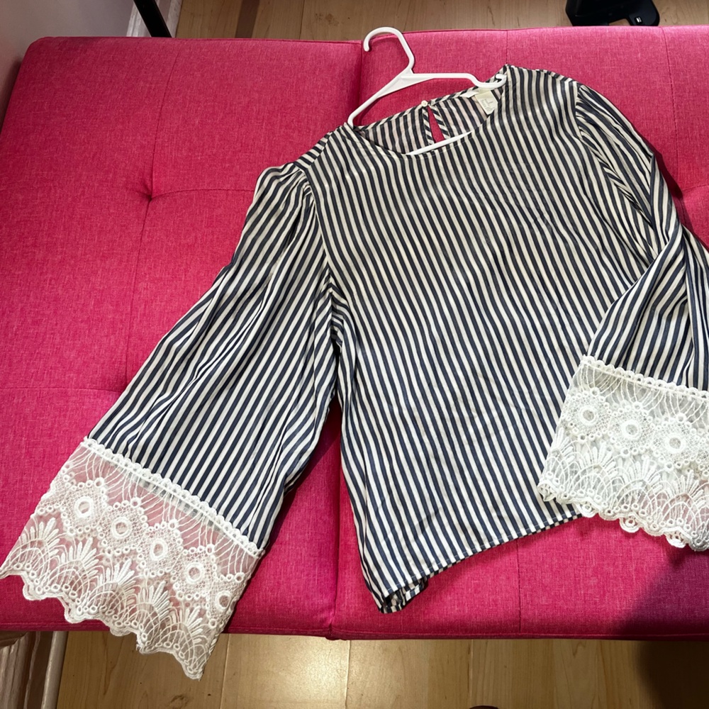 STRIPED & LACE BELL SLEEVE SHIRT